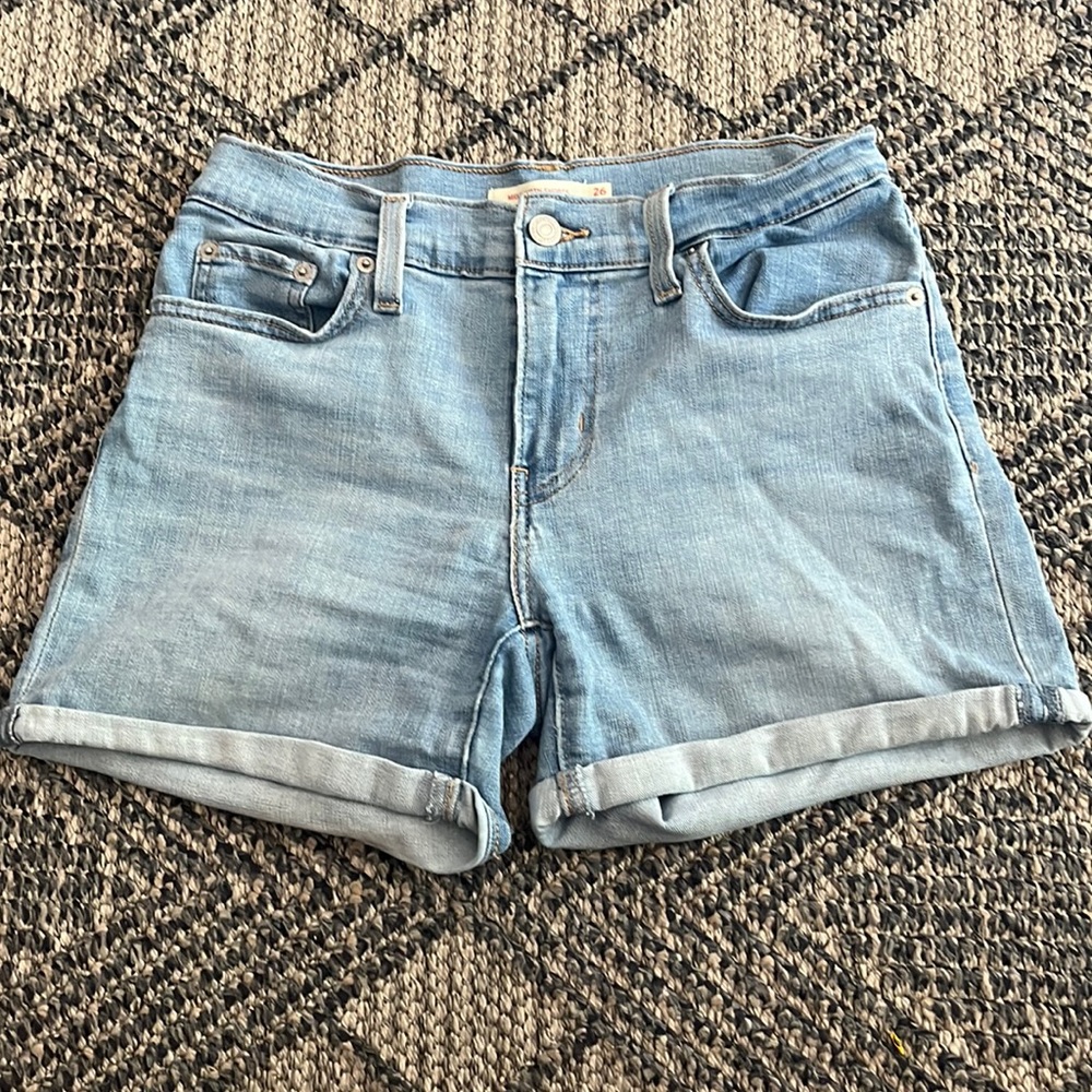 LEVIS- mid length shorts/ light wash